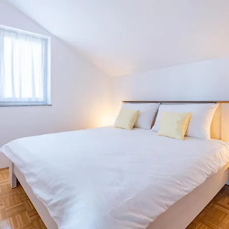 Apartment Sidro