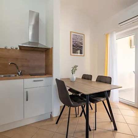 Sidro Apartment *